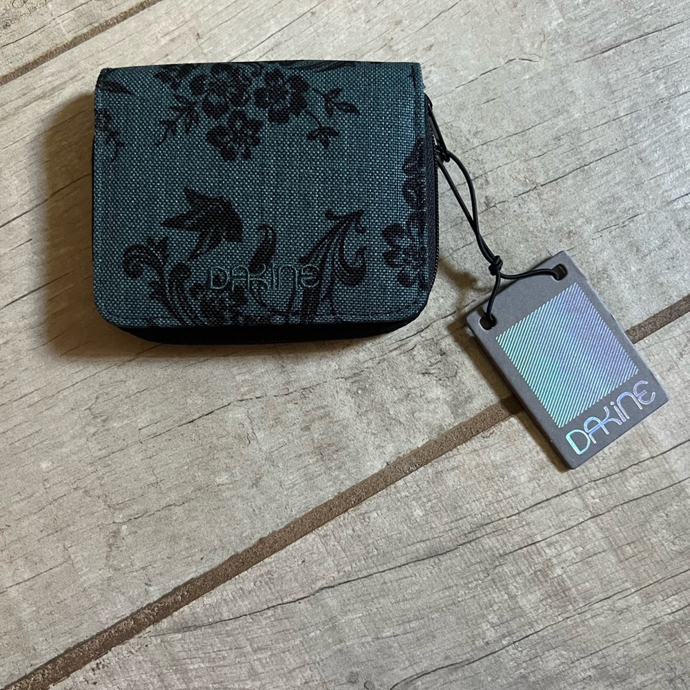 Dakine wallet